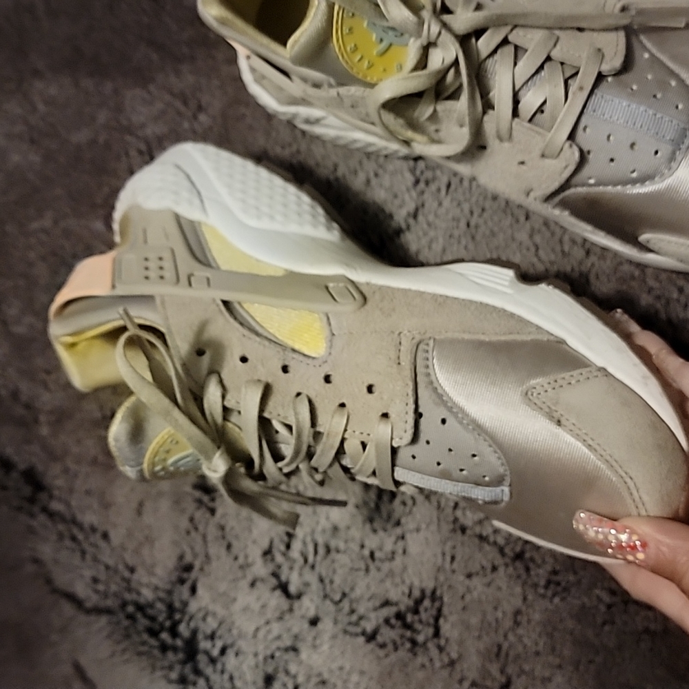Sneakers - Picture 3 of 6